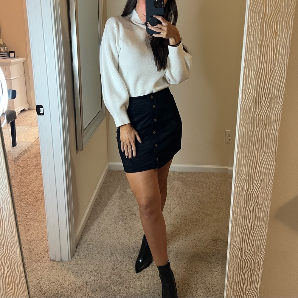 Forever 21 Contemporary Suede black skirt. Size Medium.